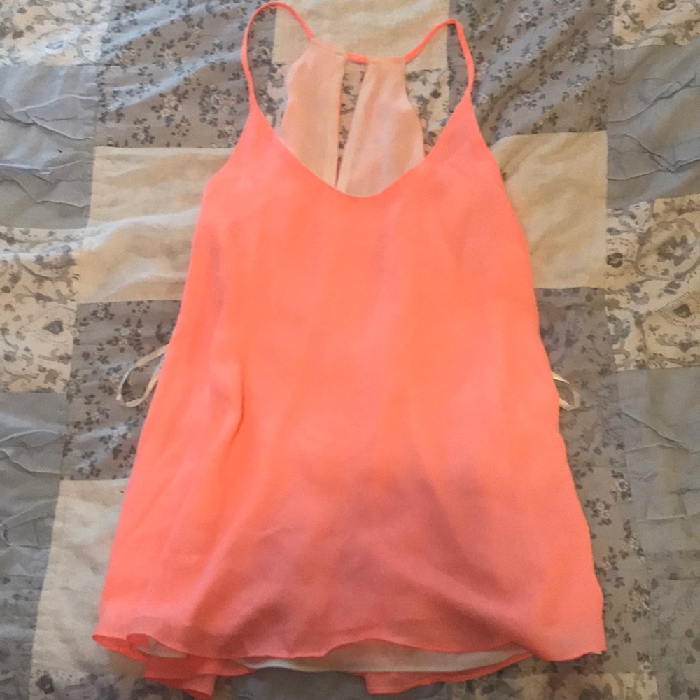 Reversible tank with cutout